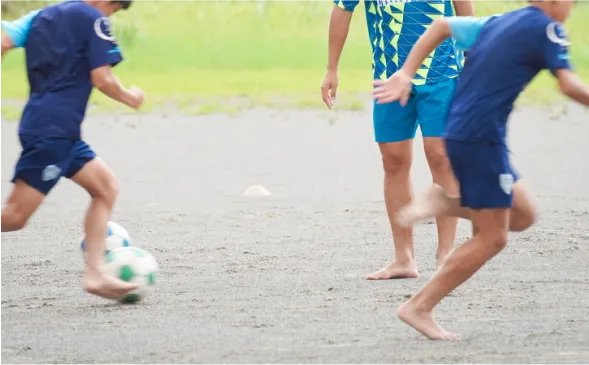 ハダシで運動する様子